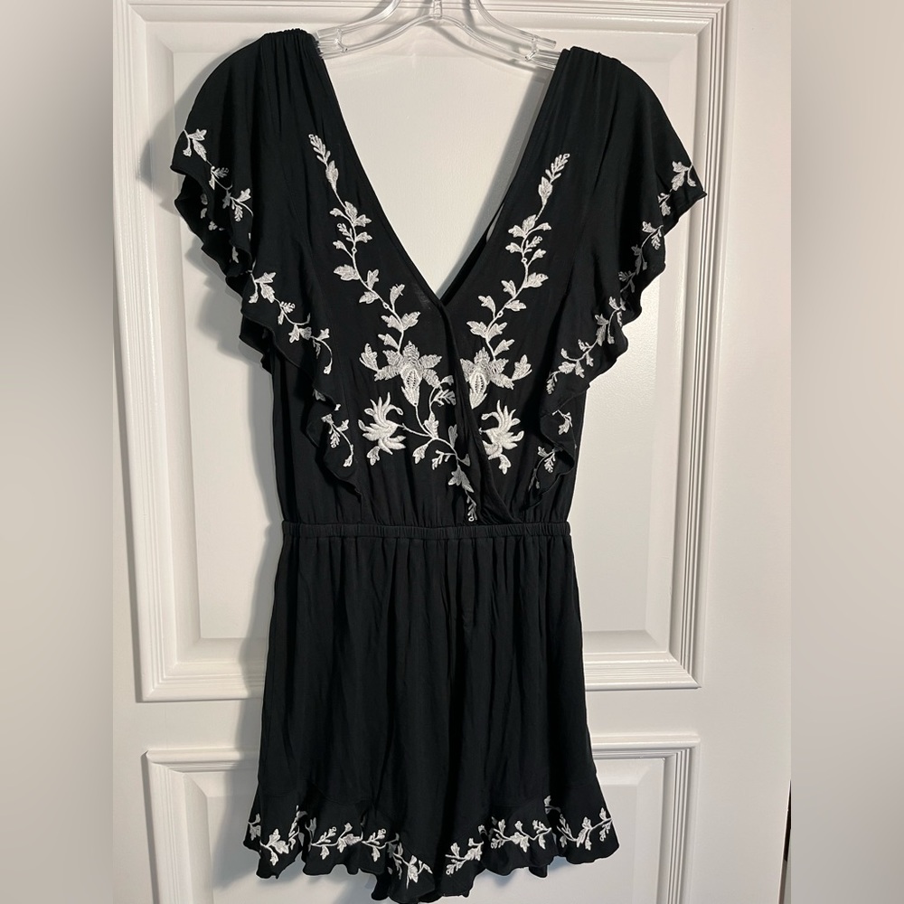 American Eagle - Shorts Romper - Black with White Accents - Small - EUC
